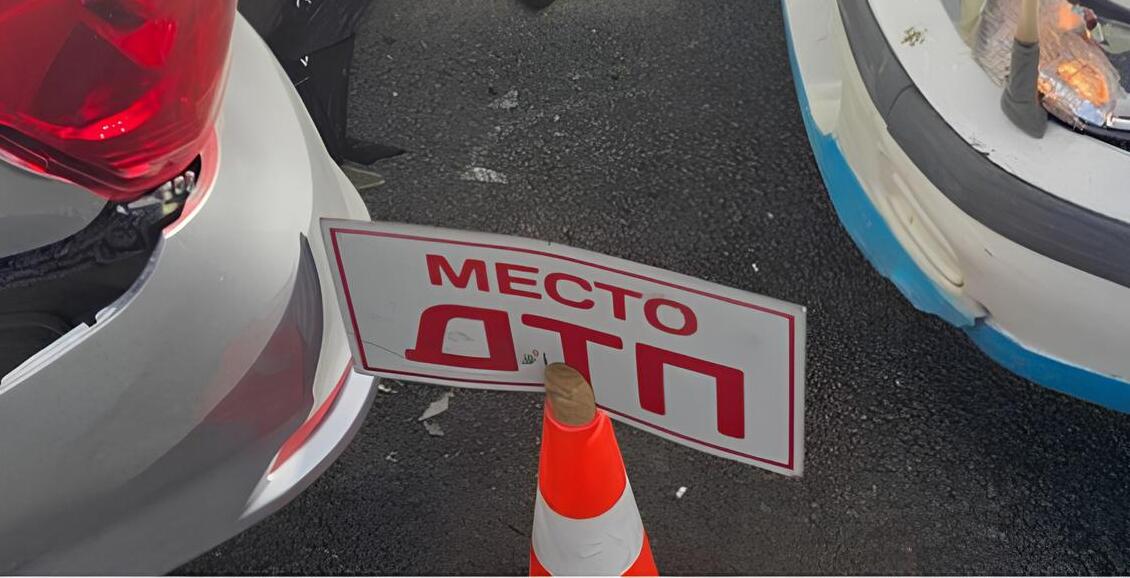 В Петропавловске столкнулись две машины, один из водителей получил травмы Третьего июля в Петропавловске-Камчатском «Ниссан Санни» въехал в «Тойоту» на Зеркальной улице. В результате столкновения один из водителей получил повреждения. Нажмите для подробностей -