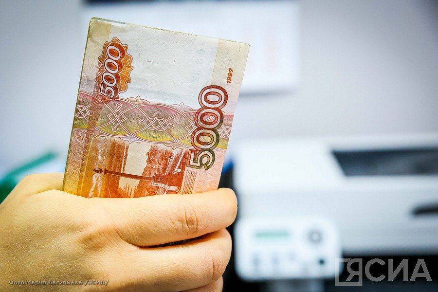 В Якутии около 2000 многодетных семей получили денежную выплату вместо земельного участка Программа выполнена в полном объёме семьям направили порядка 500 миллионов рублей С начала года размер выплаты увеличился в 1 5 раза и достиг 300 000 рублей Это позволило вдвое увеличить число получателей по сравнению с прошлым годом Приём заявлений завершился 4 сентября но программа продолжит работу в следующем году Многодетные семьи с нетерпением ждали возможности воспользоваться поддержкой теперь они смогут направить средства на нужды которые для них наиболее актуальны ЯкутияDaily Все новости Якутии на NewsOfYakutia