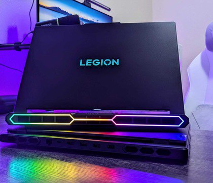 Lenovo представила обновленные ноутбуки премиум-класса Legion Pro 7i Gen 10 с графикой RTX 5000 Компания Lenovo представила обновленную линейку игровых ноутбуков премиум-класса Legion Pro 7i Gen 10 — с графикой нового поколения NVIDIA GeForce RTX 5000 и всеми ее возможностями, включая технологии DLSS 4 и Multi-Frame Generation. В основе Legion Pro 7i десятого поколения лежит мощный 24-ядерный CPU Intel Core Ultra 9 275HX 8 P-ядер и 16 E-ядер . Читать далее