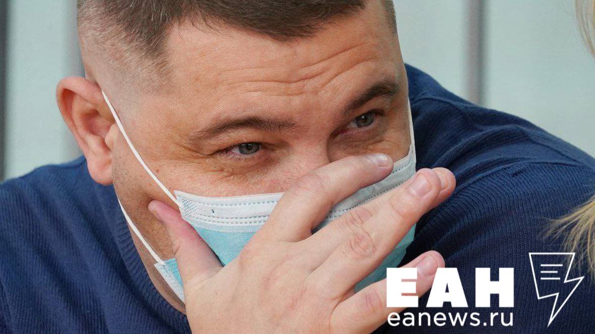 Экс полицейскому Андрею Карпову домашний арест продлен до 4 ноября При этом его племянник Денис Аллаяров сегодня утверждал что расследование по его делу завершено Содержание Аллаярова в СИЗО продлили до 28 октября Сотрудник Ура ру планирует отстаивать свою невиновность в суде Он не признал вину в покупке полицейских сводок у брата своей матери EanNews