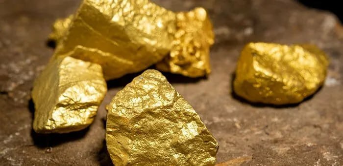 ЗВР Беларуси приближаются к новой исторической отметке в $12 млрд  Золотовалютные резервы  ЗВР  составили на 1 августа более 11,9 млрд долларов, сообщается на сайте Нацбанка Беларуси.  Таким образом за месяц сумма выросла почти на 3,5% и приближается к новому историческому рекорду – 12 млрд. При этом в июле увеличилась как стоимость монетарного золота в составе ЗВР, так и резервные активы в иностранной валюте.  Месяцем ранее рост ЗВР составил 3,3%, и тогда сумма превысила 11,5 млрд. Увеличение было за счет валютных активов.   #Разговоры_на_кухне