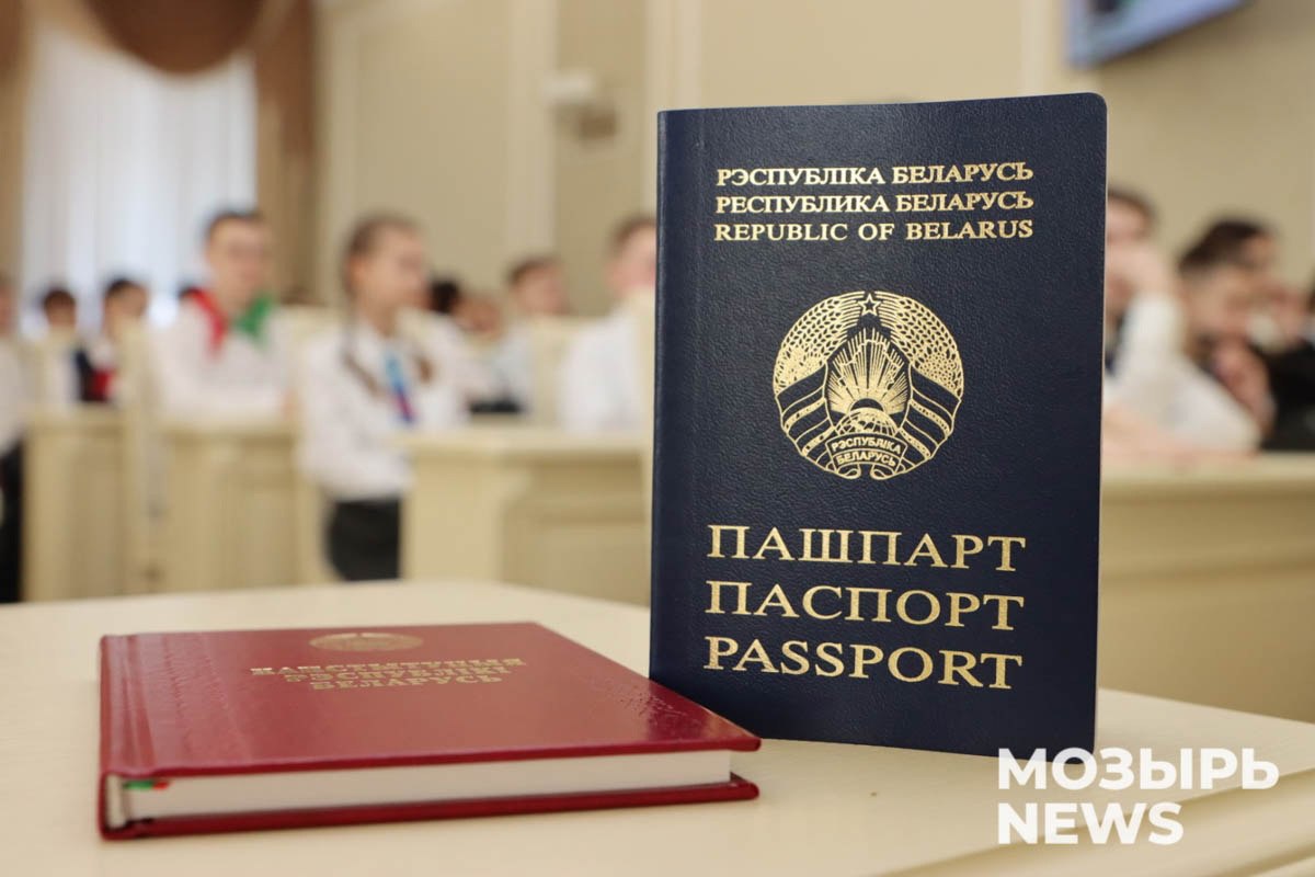 245 человек приняты Указом Президента в белорусское гражданство Это иностранные граждане и лица без гражданства, проживающие в нашей стране. Новыми гражданами Беларуси стали лица, прибывшие из 16 государств: Украины, России, Молдовы, Казахстана, Армении, Латвии, Египта, Ирана, Ливана, Сирии и других. Одновременно принято решение об отклонении заявлений о приеме в гражданство ряда лиц, неоднократно нарушавших законы Беларуси.
