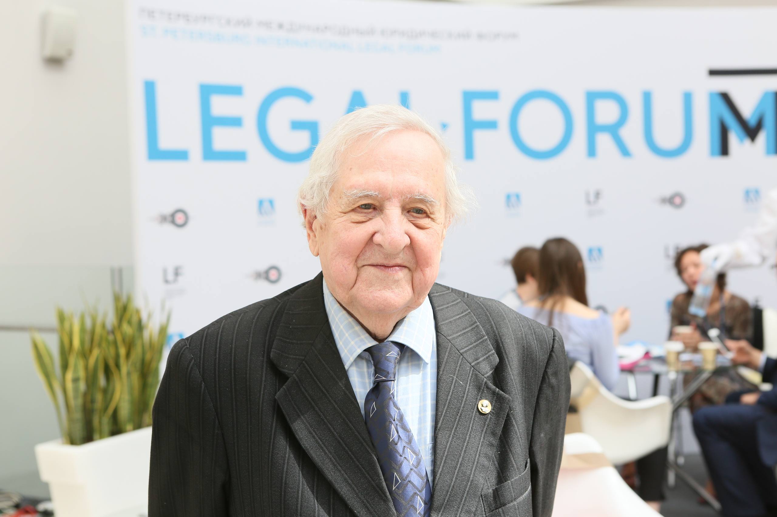 Скончался почетный профессор учивший Путина Медведева Бастрыкина Чуйченко и других госдеятелей РФ сообщают в СПбГУ Академик РАН и ученый правовед Юрий Толстой умер на 99 м году жизни Помимо прочего Толстой был лауреатом высшей юридической премии Юрист года а в 2022 м стал полным кавалером ордена За заслуги перед Отечеством   t me spb danger