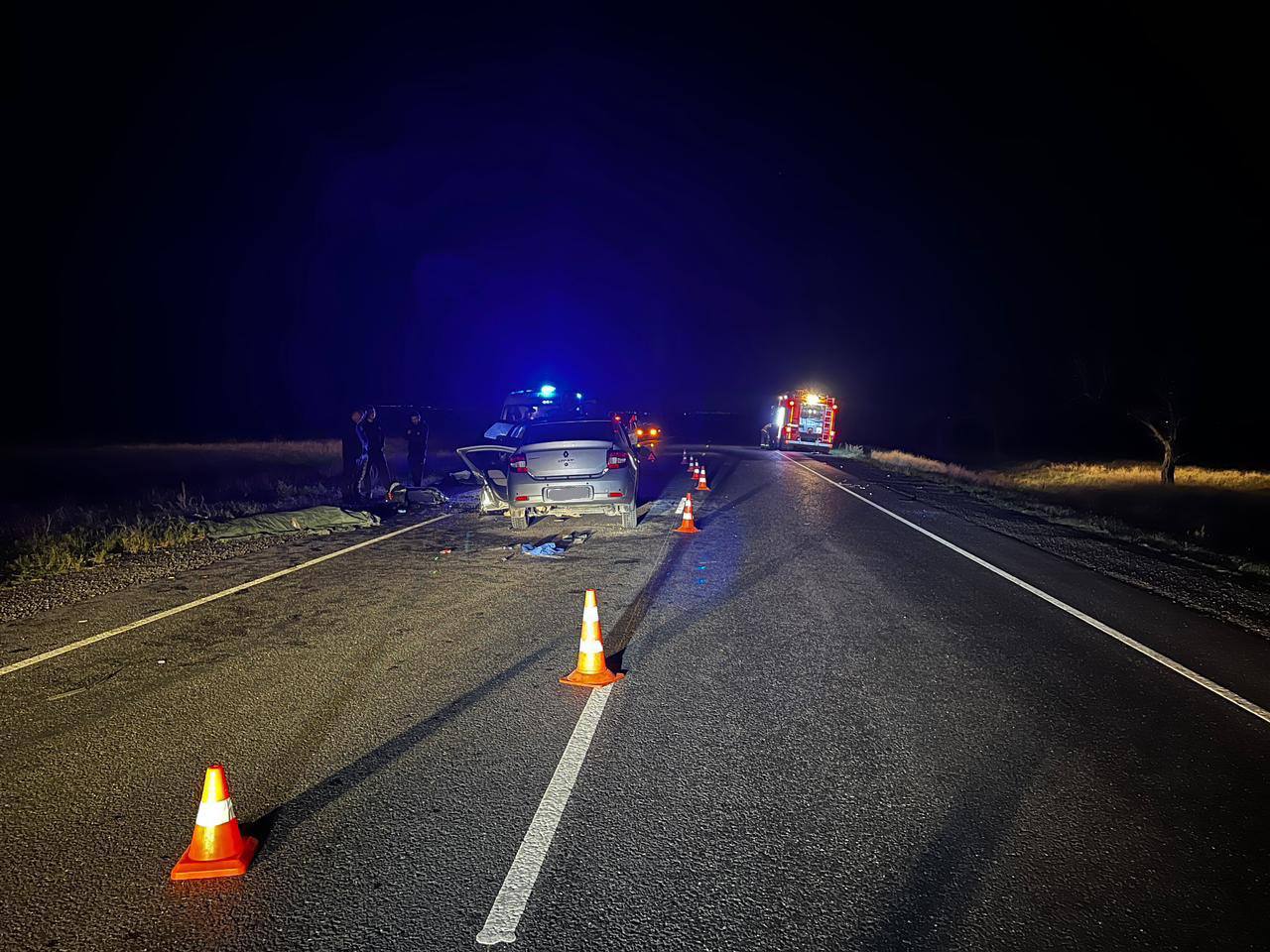 В Крыму оба водителя погибли в лобовом ДТП  В Красногвардейском районе мужчина за рулём Renault Logan по неизвестным причинам находился на «встречке» и врезался в автомобиль ВАЗ-21101, который ехал по своей полосе.  «В результате дорожно-транспортного происшествия оба водителя получили смертельные травмы», — говорится в сообщении Госавтоинспекции РК.  Фото: Госавтоинспекция РК  Крым 24