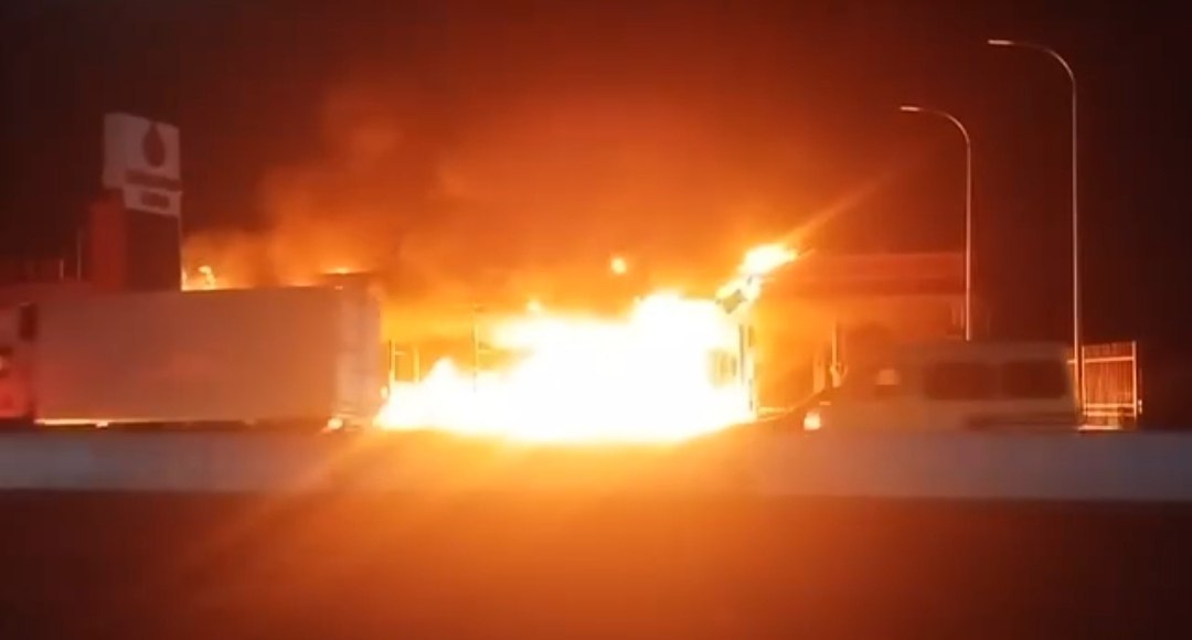 На одной из газозаправочных станций Самарканда произошёл пожар  Узнать детали: nuz.uz/?p=1324088  Следите за нашими новостями   Telegram   Instagram   Facebook