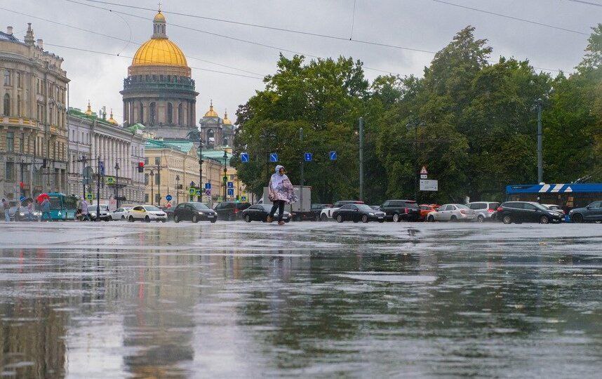 В Петербурге ввели “желтый” уровень опасности из-за возможных гроз В пятницу с 15:00 в городе будет действовать “желтый” уровень опасности в связи с неблагоприятными погодными условиями. В течение дня прогнозируются грозы и дожди. Петербуржцы столкнутся в конце рабочей недели с сильными дождями, градом и даже грозой. Кроме того, порывы ветра могут достигать 15 метров в секунду, передает Северо-Западное УГМС. Как сообщили в пресс-службе Смольного со ссылкой на Росгидрометцентр, 23 мая с 15:00 до 23:00 прогнозируется усиление ветра. В период с 16:00 до 23:00 в отдельных районах города возможны грозы, ливни и град. В то же время метеоролог Александр Колесов отметил, что еще из Ленинградской области в сторону города пойдут дожди и грозы. "Кратковременные дожди, ливни и грозы будут в ближайшие 2-3 дня по территории Ленобласти, так как уже с завтрашнего дня "полезут" с юга циклоны, но как это будет всё проходить относительно Петербурга большой вопрос", – написал синоптик в своем Telegram-канале.