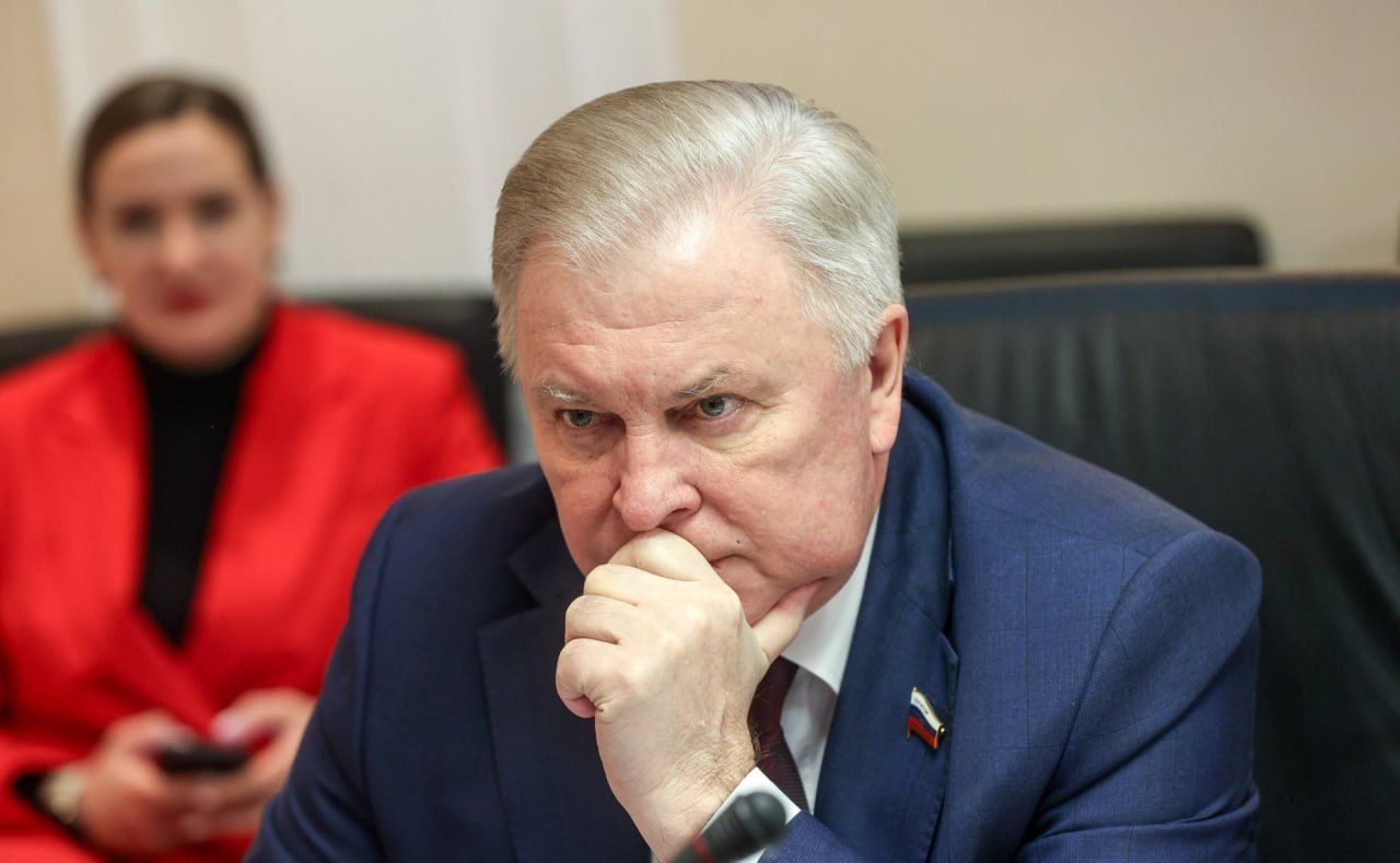 Экс глава Бурятии Вячеслав Наговицын завершил работу в Совете Федерации У республики будет новый представитель в верхней палате Федерального Собрания Сегодня завершается срок полномочий сенатора Российской Федерации Вячеслава Владимировича Наговицына Хочу выразить ему искренние слова благодарности за годы работы на благо Бурятии Вячеслав Владимирович пришёл в республику в непростое время с серьёзными вызовами и высокими ожиданиями людей Он взял на себя ответственность и многое сделал для того чтобы у Бурятии появился задел на будущее написал в своем блоге нынешний руководитель Бурятии Алексей Цыденов