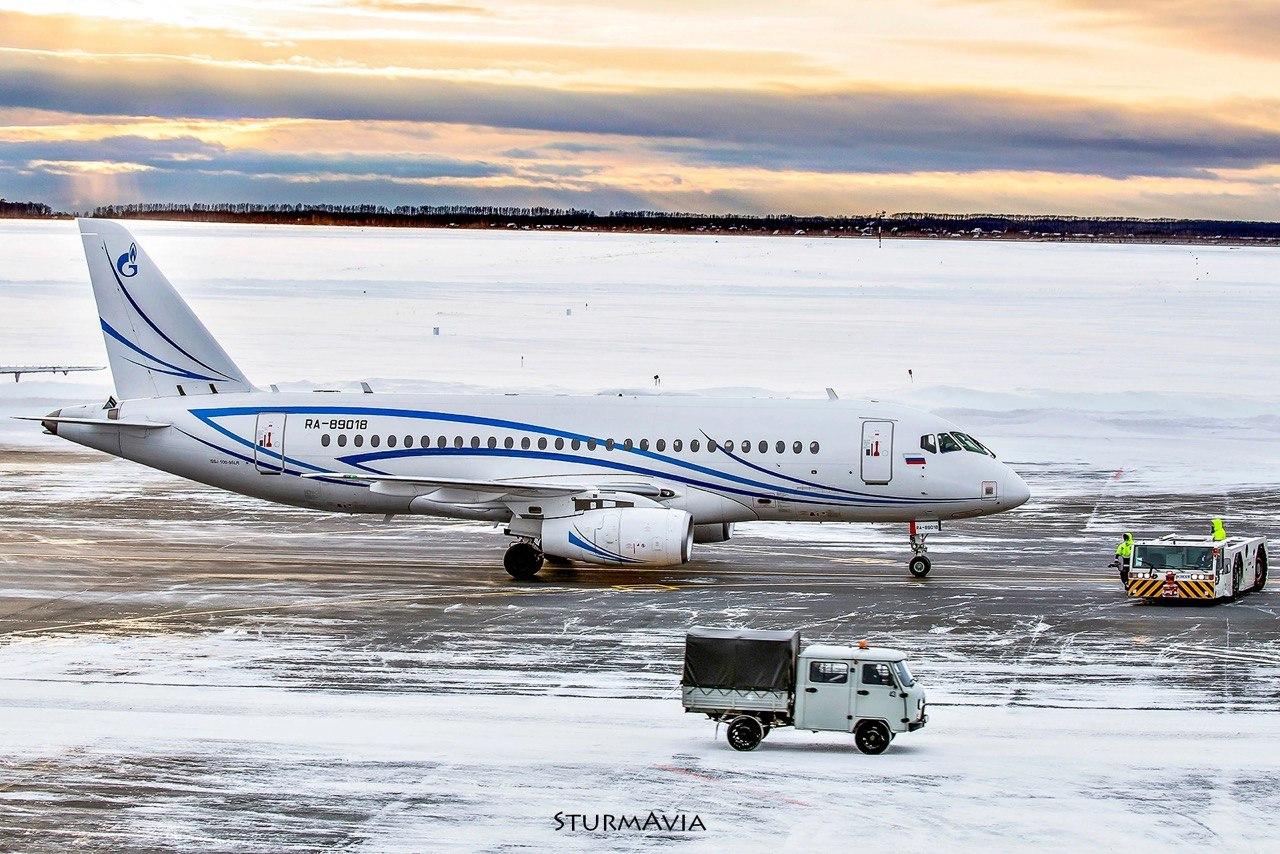 В 2025 году в международном аэропорту «Уфа» планируются к выполнению рейсы по 13 направлениям, субсидируемым из федерального бюджета, бюджета Республики Башкортостан и других регионов России. Список опубликован Росавиацией.   Башкортостан софинансирует рейсы из Уфы в Астрахань, Горно-Алтайск, Красноярск, Омск  авиакомпания «Азимут» , Калининград  авиакомпания «Северный Ветер» , Нижний Новгород  авиакомпания «Икар»  и Тобольск  «ЮВТ АЭРО» .   Финансирование в сотрудничестве с другими регионами производится на рейсы в Саратов  авиакомпания «Азимут» , Ханты-Мансийск  «ЮТэйр» , Нарьян-Мар  «РусЛайн» , Надым, Ноябрьск и Салехард  «Ямал» .  #минтрансрб #аэропортУфа