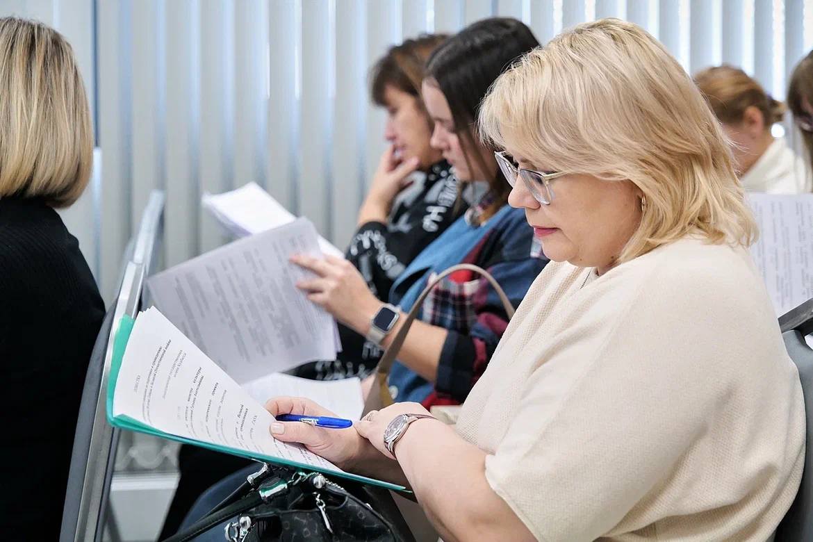 На базе Фондохранилища государственных музеев Кузбасса прошло межведомственное совещание, посвященное подготовке и проведению мероприятий в рамках 80-летия Победы в Великой Отечественной войне  В ходе совещания были рассмотрены Всекузбасский патриотический проект "Маршруты Победы", а также вопросы организации доступности материалов о Великой Отечественной войне, хранящихся в музеях промышленных предприятий Кузбасса.  #КУZБАСС #80ЛЕТПОБЕДЫ