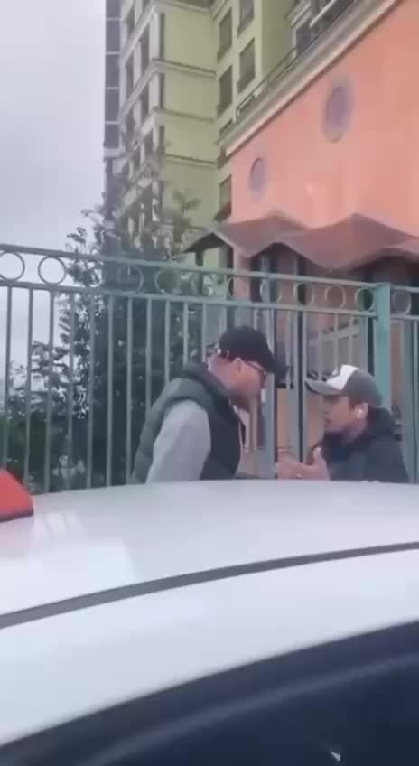 Конфликт между жителем Химок и таксистом в ЖК Солнечная система