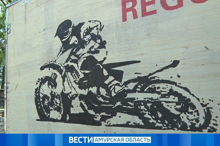 Фермеры из Михайловского округа отправили на передовую мотоцикл. Семья Жариковых из села Чесноково занимаются сельским хозяйством на протяжении 20 лет. Ребятам на СВО решили передать высокопроходимый мототранспорт класса «Эндуро» цвета хаки. И немного сгущенки, как отмечают аграрии — для души. Технику в зону спецоперации доставит региональное отделение Народного фронта. Всего же через общественников амурчане передали в зону СВО более 180 транспортных средств. А также свыше 850 тонн гуманитарной помощи. Перейти на сайт