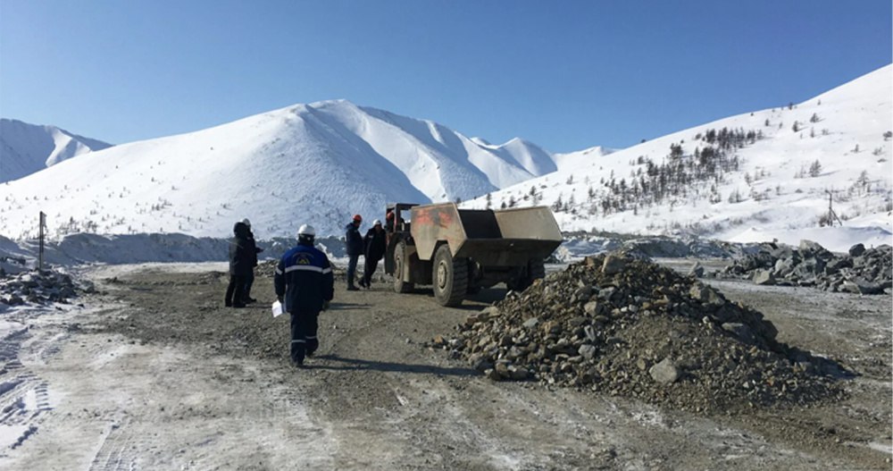 Более 20 тонн золота добыли на Чукотке за десять месяцев Департамент промышленной политики подвёл итоги добычи полезных ископаемых По сравнению с аналогичным периодом прошлого года объёмы добычи рудного золота выросли на 1 5 до 20 2 тонны Добыча серебра составила 96 6 тонны это также превышает показатели прошлого года Объёмы выросли на 9 5   ПОДРОБНОСТИ НА НАШЕМ САЙТЕ АО Рудник Каральвеем промышленность Информагентство Чукотка ПОДПИСАТЬСЯ  ПОДДЕРЖАТЬ ГОЛОСОМ