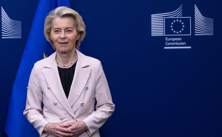 Сегодня, 7 июля, на сессии Европейского парламента в Страсбурге обсудят вотум недоверия председателю Еврокомиссии Урсуле фон дер Ляйен за коррупцию при закупке вакцин от COVID-19. На ней будут присутствовать сама фон дер Ляйен и вся Еврокомиссия в полном составе.