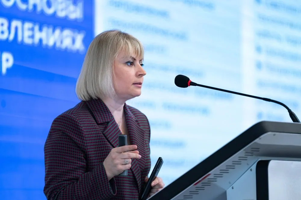 Ольга Колударова рассказала о развитии федеральных и региональных инновационных площадок в России В Центре знаний Машук в Пятигорске 15 апреля состоялась стратегическая сессия посвященная вопросам развития инновационной инфраструктуры В ней приняла участие заместитель Министра просвещения РФ Ольга Колударова Обсуждение прошло в рамках образовательного мероприятия для руководителей исполнительных органов субъектов РФ осуществляющих государственное управление в сфере образования