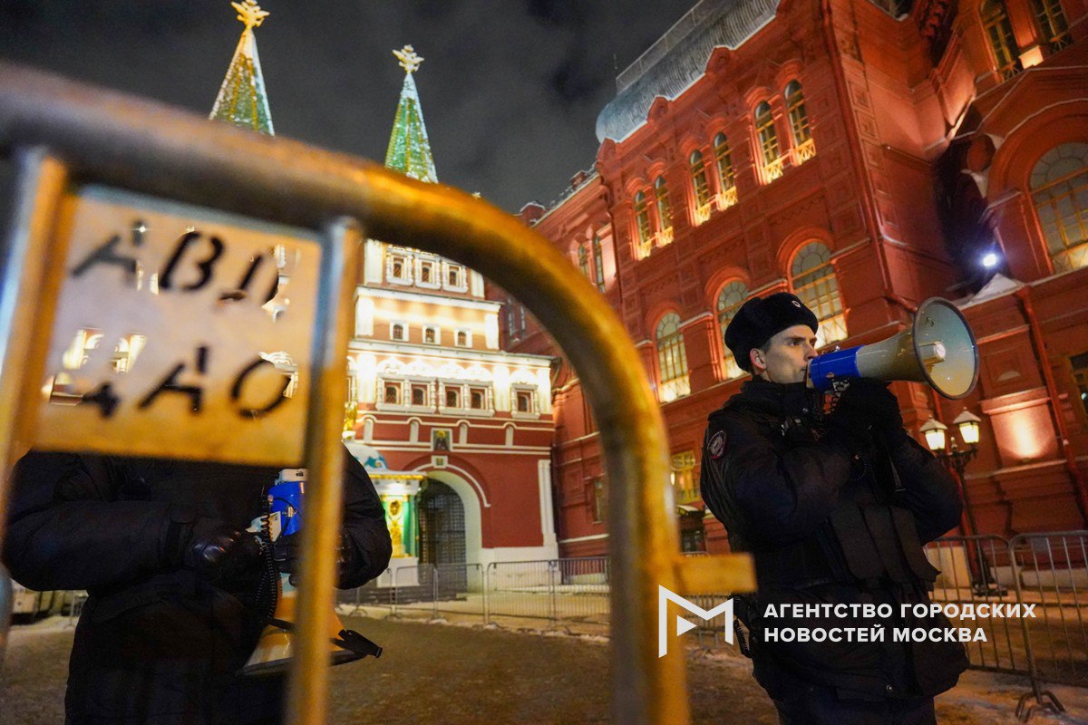 Красная площадь будет закрыта для посещения с 18 00 31 декабря до 10 00 1 января Исключение ГУМ каток который будет работать по расписанию Подпишись на Агентство Москва Мы в МАХ