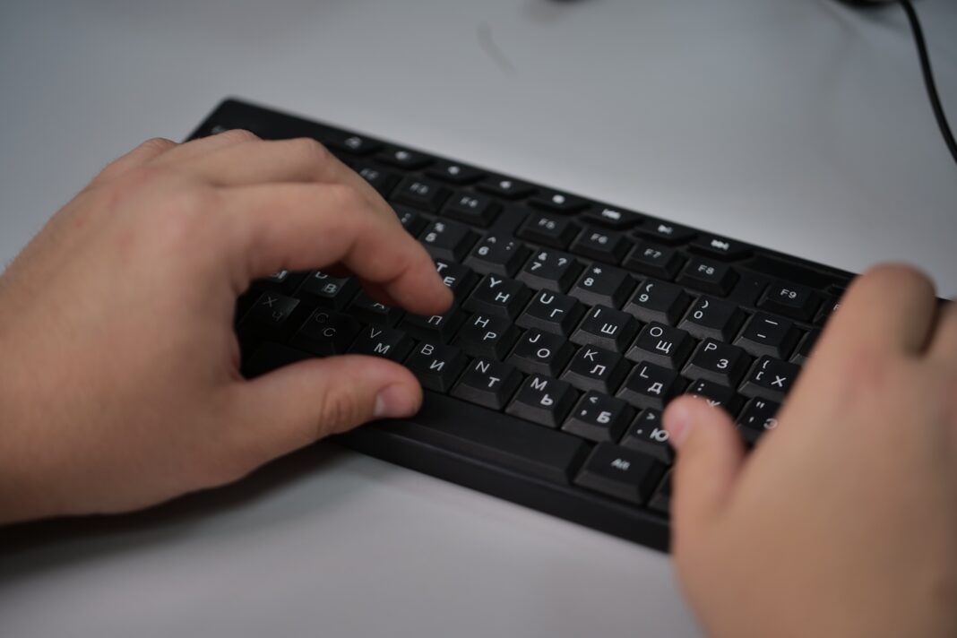 Сайты с продажей табака будут без суда блокировать в РФ с 1 марта Федеральная служба по контролю за алкогольным и табачным рыками сможет с 1 марта принимать решения о досудебной блокировке сайтов с информацией об онлайн продаже табачной продукции кальянов и устройств наподобие IQOS Подробнее читайте по ссылке Фото Семен Аммосов Якутия 24 yk24 ru в MAX Telegram ВК VK Видео