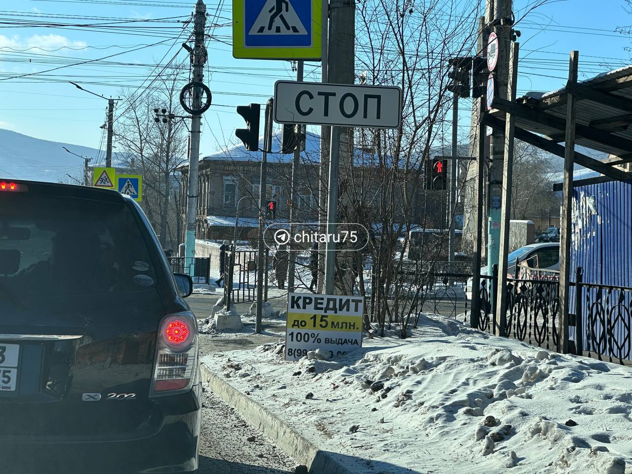 Бой долговым ямам! Мэрия начала борьбу с рекламой выдачи безотказных кредитов до 15 млн рублей, которую развешали на дорожных знаках.  Объявления налепили на знаки по Ленинградской, Ленина и Чкалова. По телефону, который указан на листовках, трубку не берут.   Фото от очевидца   Подписаться   Предложить новостях