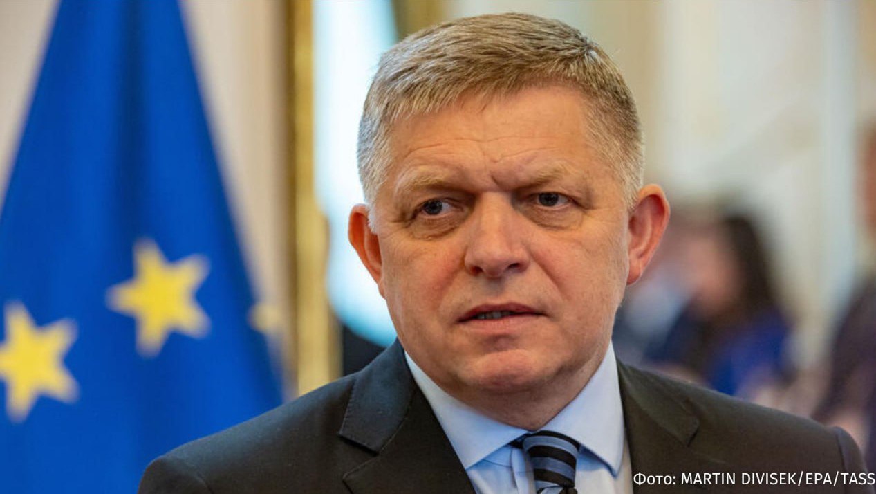 Глава евродипломатии Кая Каллас должна покинуть свой пост заявил премьер Словакии Роберт Фицо в интервью телеканалу ТА3 По его словам из за нее Евросоюз не имеет собственной позиции по актуальным событиям и предпринимает неэффективные действия Единственное что ЕС делает хорошо это разжигает ненависть к России Если Евросоюз не очнется то будет не способен реагировать ни на что Обратите внимание что единственное что может Союз это ненавидеть русских Ничего другого ЕС предложить не может Конкурентоспособность падает мы не можем договориться о совместной обороне все смотрят только в сторону США сказал Фицо Словацкий премьер отметил что после военной операции США в Венесуэле мировой порядок сложившийся по окончании Второй мировой войны больше не существует Кроме того Фицо подчеркнул что ЕС для Словакии жизненное пространство и республика является его составной частью Он добавил что планирует обсудить с Дональдом Трампом перспективы словацко американского сотрудничества и ЕС в ходе предстоящего визита в США IZ RU в Telegram в MAX