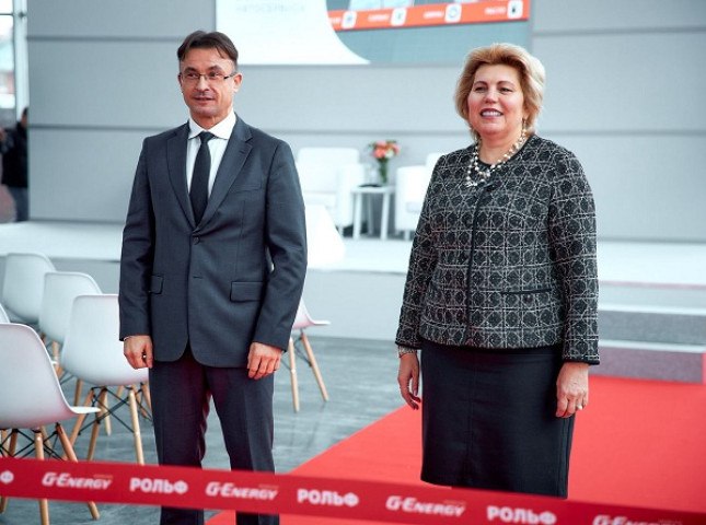 В России открылся первый сервисный центр G Energy Service Рольф Первый сервисный центр под брендом G Energy Service Рольф открыли в Самаре Это совместный проект компании производителя моторных масел и технических жидкостей Газпромнефть смазочные материалы и ГК Рольф Подробнее на сайте autostat ru
