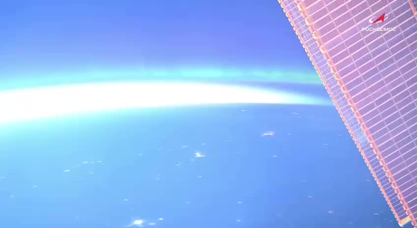 Космонавт Олег Платонов делится кадрами полярного сияния с борта МКС