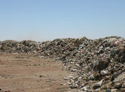 За 2024 год и прошедший период 2025 го в Узбекистане закрыли и рекультивировали 47 мусорных полигонов Площадки укрыли почвенным слоем и вывели из эксплуатации Масштабные работы прошли в Каракалпакстане и девяти регионах страны в частности по шесть полигонов ликвидированы в Андижанской и Ферганской областях пять в Кашкадарьинской В этом году завершено закрытие еще 18 объектов площадью свыше 81 5 гектара а также прекращена деятельность 42 площадок по сбору отходов что позволило вернуть природе около 90 гектаров земли Подробнее на нашем сайте Актуальные новости из Центральной Азии fergananews