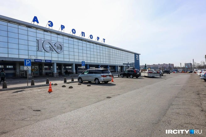 Новый аэропорт Иркутска построит компания «ТЛК Ангара» Ростех раскрыл, какая компания будет строить новый аэропорт Иркутска. Итоговый протокол конкурса подписали сегодня, 26 мая, сообщили в пресс-службе госкорпорации. В конкурсе участвовали три компании, победителя выбирали по наилучшему ценовому предложению. АО «Транспортно-логистическая компания „Ангара“» была зарегистрирована в июне 2023 года, её конечный владелец — компания «Авангард», обе структуры возглавляет Екатерина Соколова.