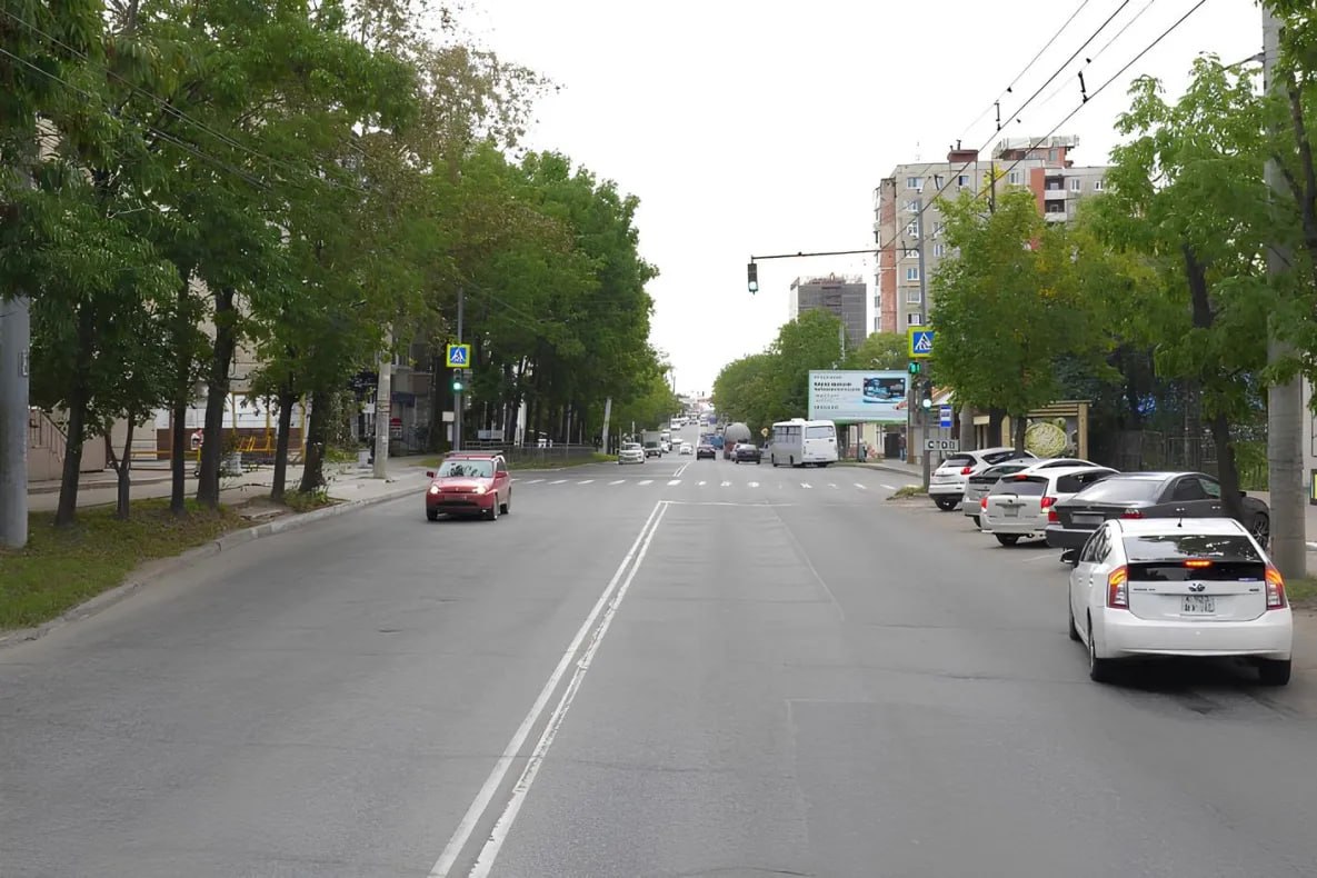 ⏺  Проезд по улице Ленинградской в Хабаровске будет затруднён несколько дней  С 29 июля в связи с проведением ямочного ремонта движение по Ленинградской будет затруднено. В первую очередь рабочие будут латать участок между улицами Ленина и Ким Ю Чена.   Накануне мэрия отчиталась о завершении ямочного ремонта на улице Ленина, который продолжался на протяжении практически двух месяцев. Там осталось лишь нанести новую дорожную разметку.