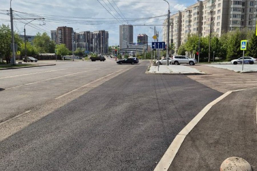 Новые газоны, асфальт и тротуары: энергетики назвали благоустроенные после ремонтов участки в Красноярске С начала сезона по благоустройству «Сибирская генерирующая компания» закрыла 32 ордера на ремонт. Специалисты завершили ремонт и реконструкцию на тепломагистралях, а затем восстановили территории: установили бордюры, обновили газоны и заасфальтировали дороги и междомовые проезды. Список адресов