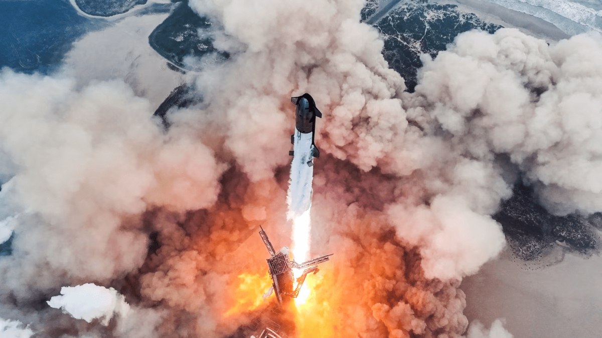 SpaceX отложила планы по исследованию Марса ради лунной программы NASA узнало WSJ Один из собеседников издания рассказал что посадку на спутник Земли без астронавтов наметили на март 2027 года До этого Илон Маск называл Луну отвлекающим фактором и говорил что SpaceX стремится сразу на Марс vc ru future 2726531