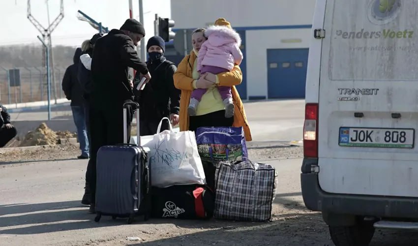 С ноября 2025 года УВКБ ООН начнёт сокращение денежной помощи беженцам в Молдове из за сокращения международного финансирования Будет проведена переоценка текущих получателей и помощь продолжат получать только наиболее уязвимые домохозяйства Регистрация новых беженцев из Украины приостановлена до декабря после чего они смогут получить временную помощь на два месяца Подписаться