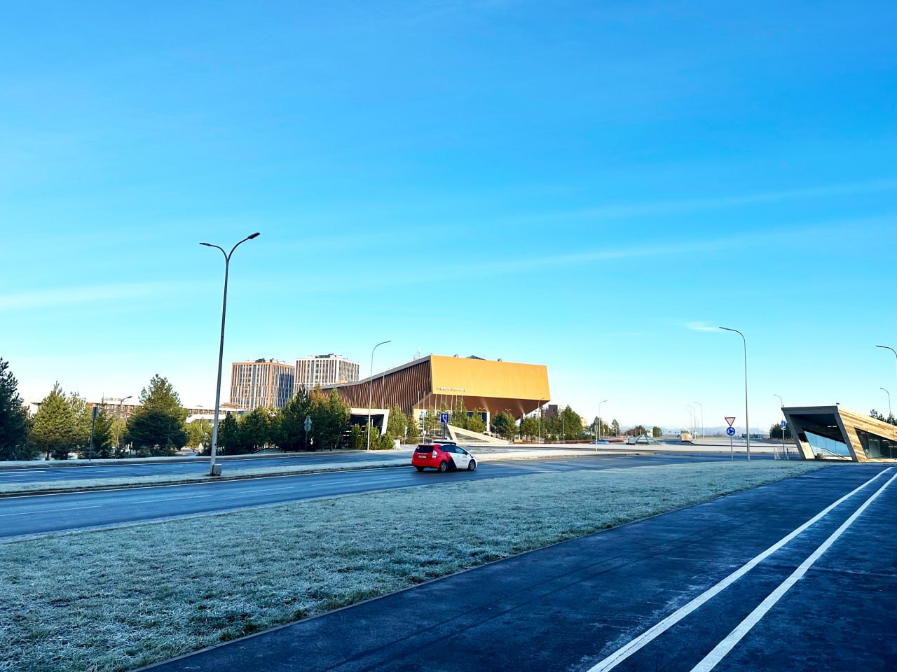 Российская команда с нашими сотрудниками победила в чемпионате ИИ агентов на NeurIPS 2025 Эксперты нашего Исследовательского центра в сфере ИИ Института AIRI и стартапа Coframe разработали фреймворк для обучения агентов в различных средах для распределённых систем Их решение стало лучшим из 944 в треке Generalization международного соревнования MindGames Arena ИИ система команды заняла первое место в двух категориях для компактных открытых моделей и в абсолютном зачёте без ограничений