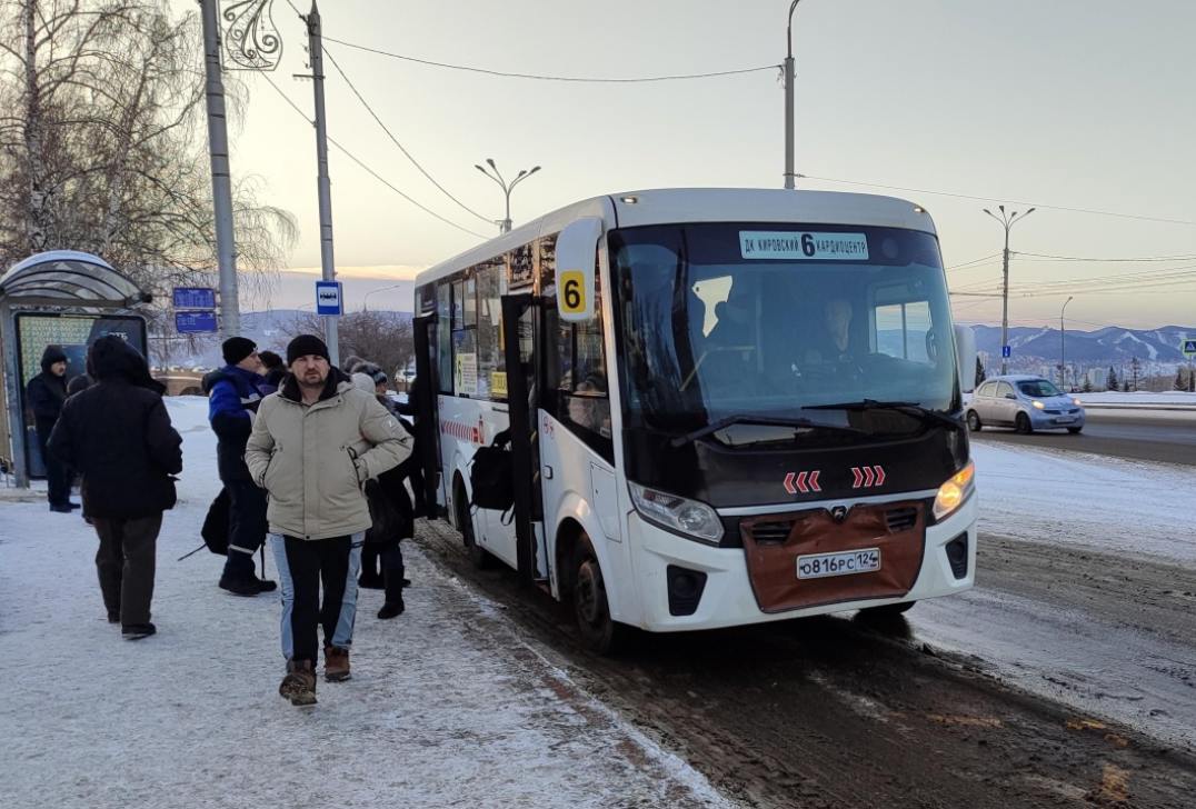 В Красноярске автобусу №6 изменят маршрут — добавят четыре остановки. Какие?  Как сообщили в мэрии, автобус теперь будет заезжать в микрорайон Преображенский. По новой схеме он будет уходить с Шахтёров по шлюзу на улицу 9 Мая. На перекрёстке улиц 9 Мая и 78-й Добровольческой бригады поворачивать на Петра Ломако, а затем на Петра Подзолкова — далее до конечного остановочного пункта «Кардиоцентр».  В маршрут добавят остановки: «Арена Север», «Микрорайон Преображенский», «улица Промысловая» и «улица Петра Подзолкова».