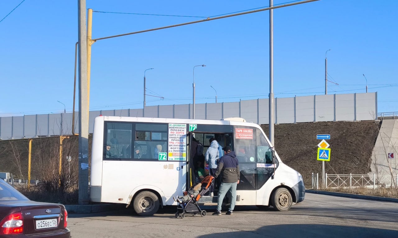 В Ростове изменятся схемы движения двух автобусных маршрутов    В Ростове с 22 февраля изменятся схемы движения двух автобусных маршрутов: № 38  Институт сервиса – Центральный рынок  и № 72  «Эмпилс» – ЖК «Европейский» . Об этом сообщили в пресс-службе городской администрации.    Маршрут № 38 будет следовать через Северный рынок по ул. Евдокимова, пр. Космонавтов, ул. Волкова в обоих направлениях, а также по пер. Ставропольскому, пер. Ашхабадскому, пр. Ленина в направлении Центрального рынка.    Маршрут № 72 продлят по ул. 2-й Краснодарской, пр. Коммунистическому до ул. Малиновского.   Подписаться на "Новости Ростова"    Прислать новость    Правила размещения комментариев