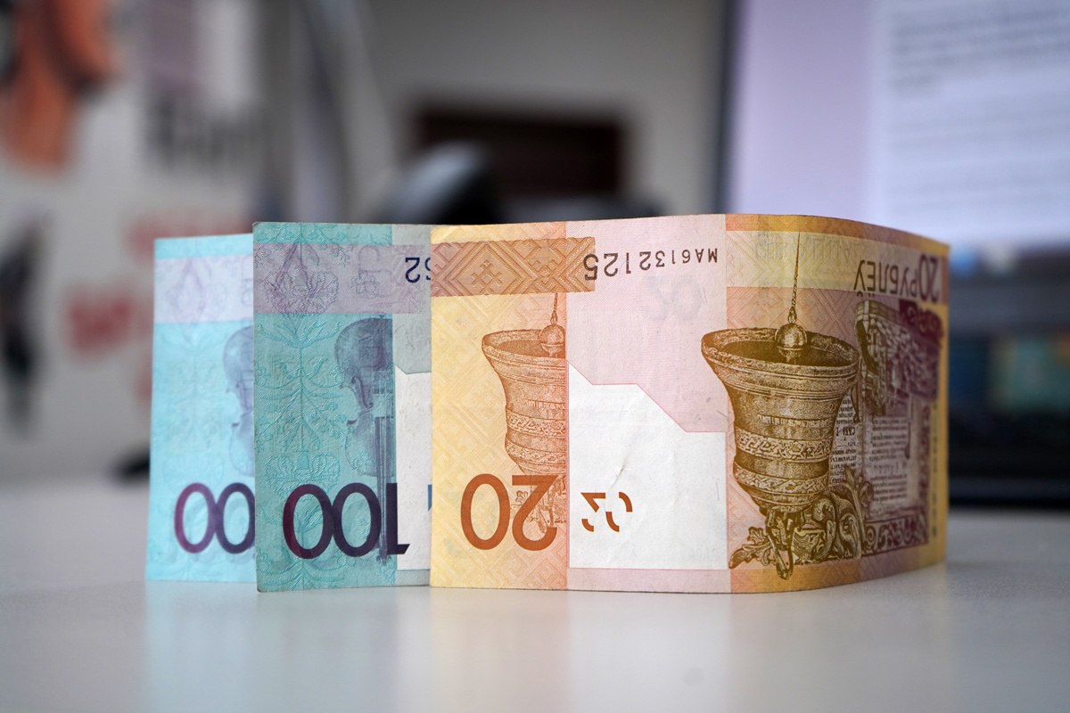 Нацбанк за III квартал мошенники лишили белорусов 18 млн рублей Более 93 от этой суммы было похищено с использованием методов социальной инженерии Основные схемы мошенничества Декларирование участие в спецоперации почти 64 от суммы похищенных денежных средств Инвестирование 20 Оплата несуществующих товаров и услуг и Оплата товаров и услуг по заниженным ценам более 14  Подробнее