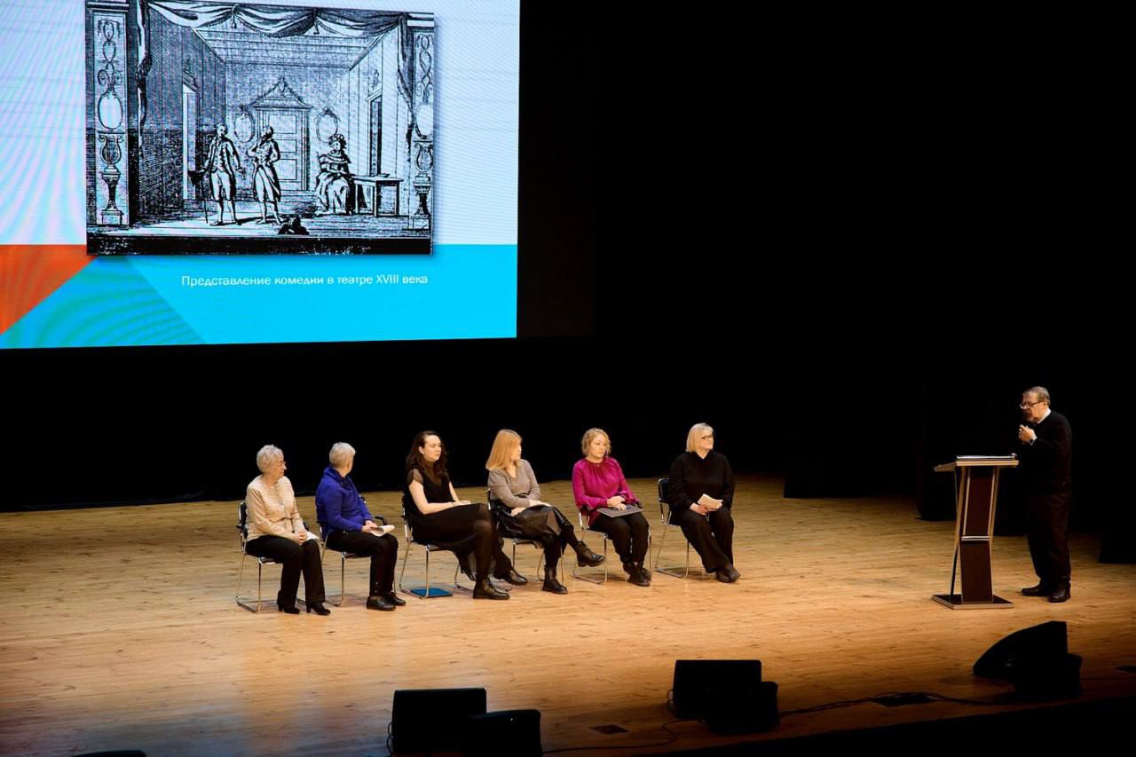 Всероссийский научный Арзамас форум пройдет 26 28 февраля Если присмотрели что то в программе самое время регистрироваться на бесплатные мероприятия 26 февраля в Арзамасском историко художественном музее откроется выставка Заводитель дела необыкновенного посвященная 250 летию Александра Ступина его художественной школе и ученикам А в центре культурного развития Арзамаса пройдут научные чтения о художественном образовании в провинции 27 февраля в 12 30 здесь же пройдет открытая лекция доктора филологических наук Михаила Строганова на тему Салтыков Щедрин в карикатурах современников а в 15 00 в Арзамасском театре драмы состоится мастер класс по сценическому костюму 27 февраля участники форума отправятся в Саров где пройдет лекция на тему Церковная архитектура русской провинции эпоха Екатерины Великой А в Нижнем Новгороде на площадке Волго Вятского филиала музея имени Пушкина пройдут круглый стол Современный театр Смена декораций и секция научных чтений посвящённая восприятию провинции Полная программа и регистрация на мероприятия форума тут