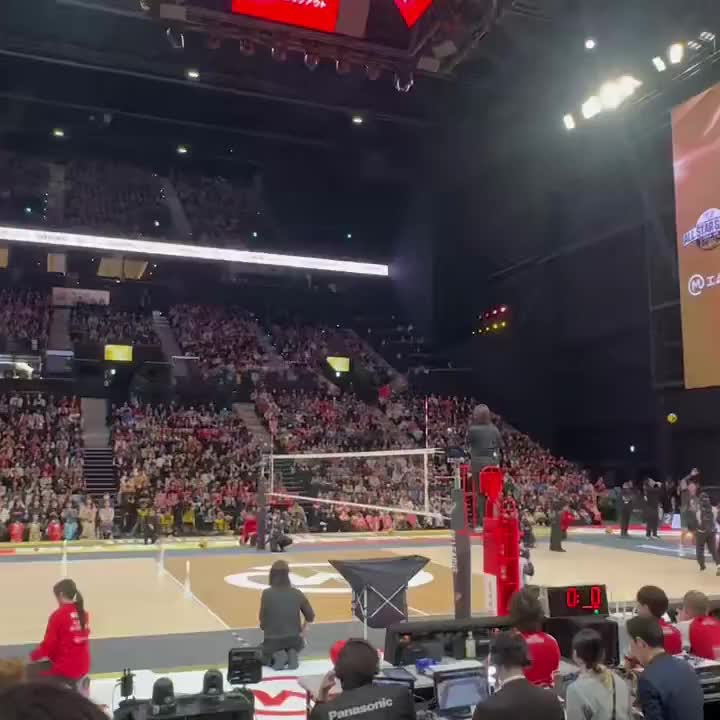 Юдзи Нисида извиняется перед девушкой после инцидента на разминке