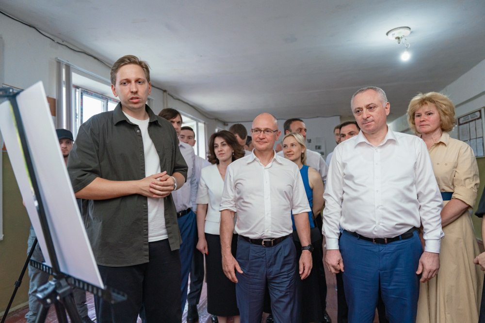 Развитие системы СПО Абхазии обсудили в Абхазском многоотраслевом колледже  Первый замруководителя Администрации Президента России Сергей Кириенко и Министр просвещения Российской Федерации Сергей Кравцов в рамках рабочей поездки в Республику Абхазия осмотрели Абхазский многоотраслевой колледж. Вместе с Министром просвещения Республики Абхазия Ханой Гунба они обсудили вопросы сотрудничества в сфере среднего профессионального образования.