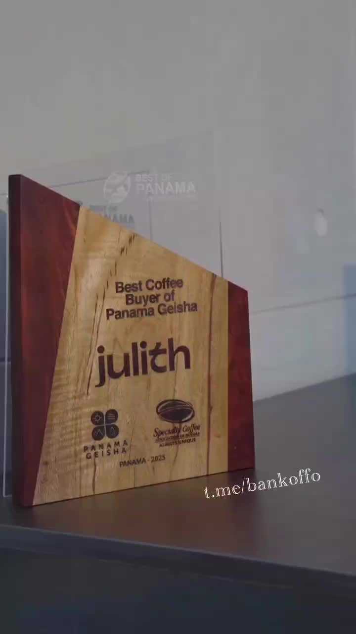 В Дубае представили самую дорогую чашку кофе в мире за 80 тысяч рублей