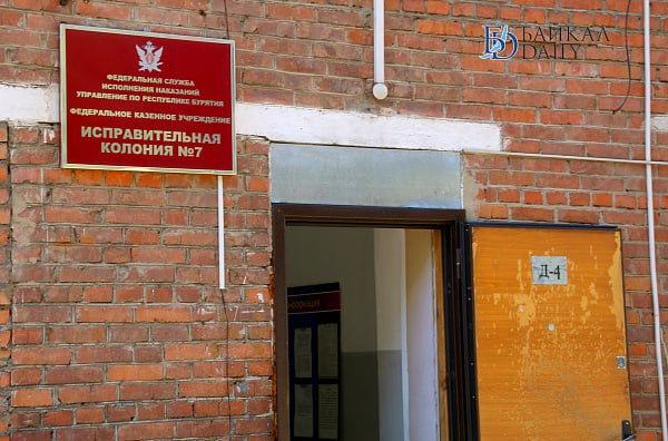 Жительницу посёлка Усть-Баргузин осудили за убийство. Выпившая сельчанка набросилась на мужчину с ножом. Она ранила собутыльника прямо в шею и тот скончался. Суд назначил злоумышленнице семь лет лишения свободы