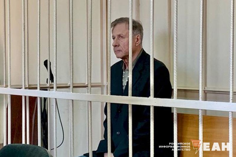 Для бывшего замглавы Челябинска запросили семь лет колонии Гособвинение требует на семь лет лишить свободы Владимира Слободского. Такую позицию надзорное ведомство озвучило на прениях в Советском районном суде. Владимир Слободской на заседании сообщил, что не признает вину. Он попросил суд вынести оправдательный приговор. Бывшего вице-мэра обвиняют в превышении должностных полномочий. По версии следствия, в марте 2018 года Владимир Слободской подписал документы, разрешающие строительство 10-этажного дома на улице Сулимова. При этом, как считают следователи, он знал, что у коммерческой организации нет законных оснований к получению разрешения на возведение объекта.