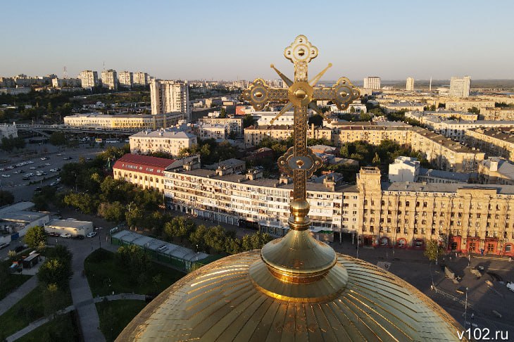 В Волгоград в ночь с четверга на пятницу 4 июля в кафедральный собор Александра Невского доставят ковчег с мощами святителя Тихона – Патриарха Московского и всея России. Встреча ковчега состоится в полночь. - Божественную литургию возглавит митрополит Волгоградский и Камышинский Феодор, - сообщили в епархии.