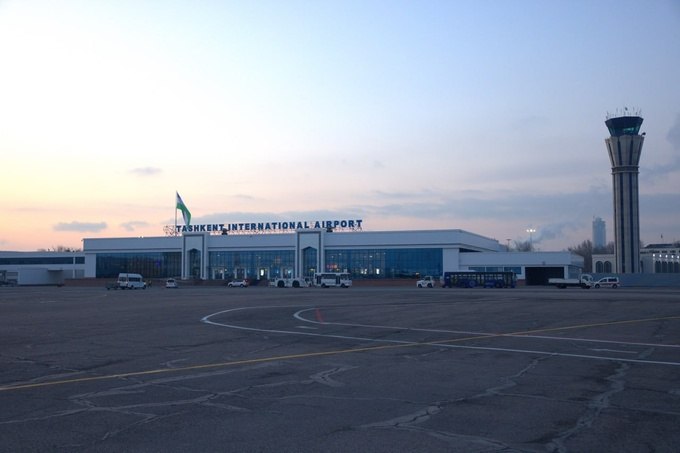 В 2026 году начнется строительство сразу трех новых международных аэропортов — в Ташкенте, Бухаре и Ургенче. Власти также намерены увеличить внутренние авиаперевозки в 1,5 раза и привлечь минимум 6 международных авиакомпаний для создания конкуренции на рынке авиауслуг:     Telegram     Instagram     YouTube