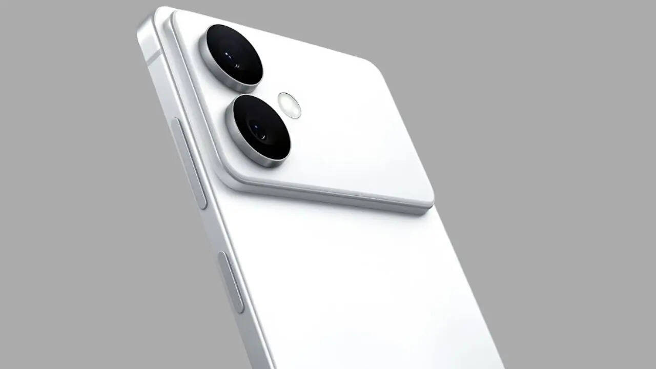 Samsung работает над новым загадочным смартфоном По информации издания GalaxyClub компания Samsung отказалась от производства S26 Edge но не от идеи конкуренции с iPhone Air В отчете говорится что корейцы работают над загадочным устройством под кодовым названием More Slim что звучит как логическое продолжение идеи создать ультратонкий смартфон Название перекликается с S25 Edge который на стадии производство прозвали Slim Однако никаких конкретных спецификаций источник не приводит Эксперты полагают что таким образом Samsung наблюдает за рынком и новыми тенденциями Если тонкие смартфоны снова войдут в моду и будут иметь спрос то проект More Slim запустят в полноценное производство iguides