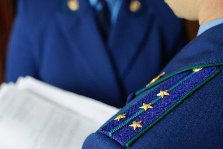 В Новосибирской области 41-летняя женщина пойдет под суд за покушение на сбыт крупной партии наркотических средств. Силовики предовтратили преступный умысел, задержав ее возле станции Чемская. Подробнее – на Бабре #новосибирск