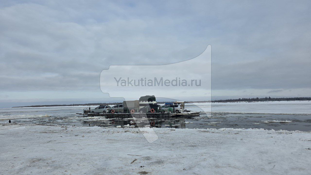 На реке Вилюй застрял паром Прокуратура Якутии начала проверку после сообщения о застрявшем во льдах пароме в Верхневилюйском районе Судно следовало по маршруту Хоро Верхневилюйск Все пассажиры доставлены в пункт назначения пострадавших нет Проверяется соблюдение требований безопасности при организации перевозки YakutiaMedia Новости Якутии