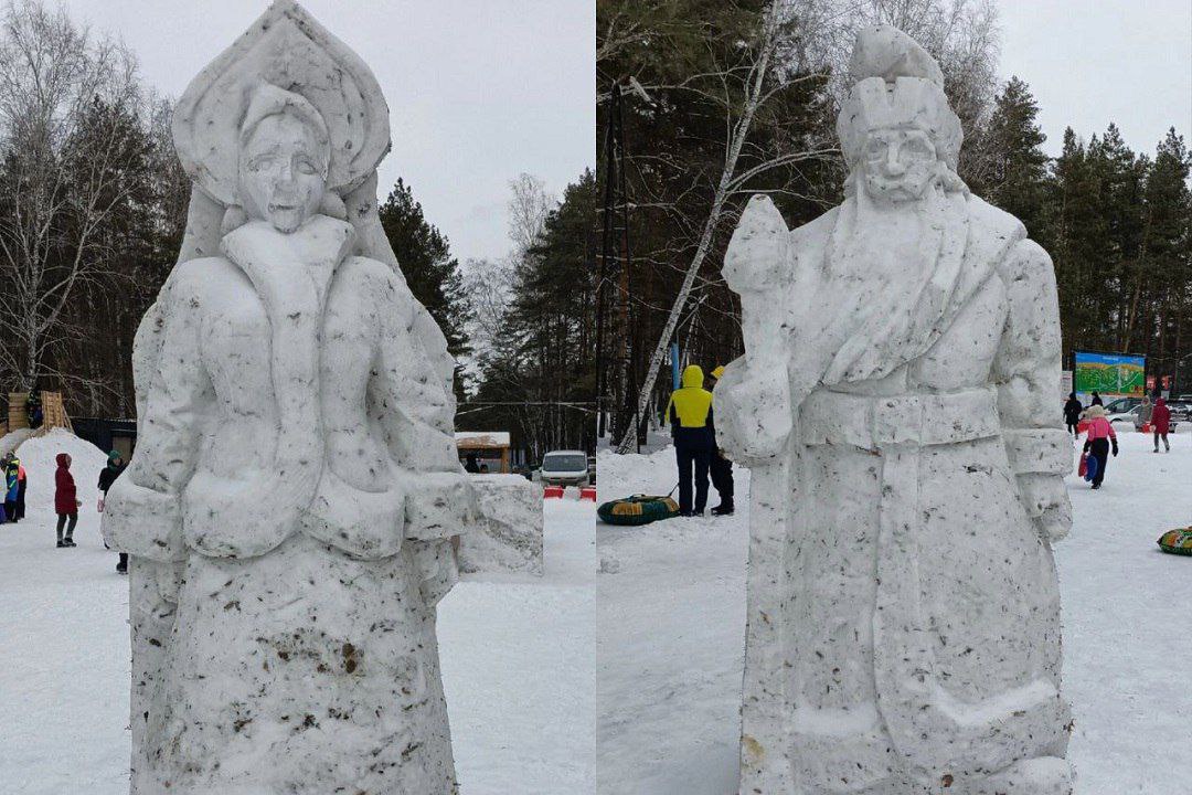 Новосибирцев возмутили фигуры Деда Мороза и Снегурочки из снега и грязи  Новосибирцев возмутили фигуры Деда Мороза и Снегурочки, слепленные из снега и грязи. Как поделились очевидцы в соцсетях, снег для символов Нового года могли взять из леса, несмотря на то, что рядом находится Обское море.  - Фигуры стоят в парке «Звезда». Я подумал, что те, кто мастерил их, поленились потаскать материалы чуть дальше из леса и нагребали вместе с землёй, шишками и прочим подлеском. Художник постарался, а исходный материал портит картину, - делится очевидец Руслан.  Собеседник также подчеркнул, что это может быть иллюстративно для тех, кто в соцсетях предлагает сделать снежный городок из снега на дорогах. Новосибирец сообщил, что это будет выглядеть примерно так же. Кроме того, снег на дорогах может быть токсичен из-за примесей.    КП-Новосибирск