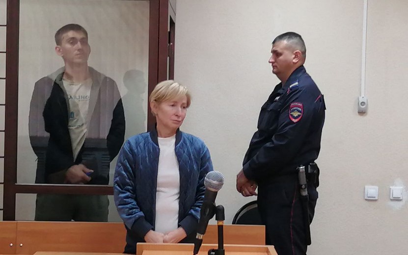 1 5 кг наркотиков Жителя столицы Удмуртии задержали по подозрению в покушении на сбыт наркотиков в особо крупном размере В ходе проведения оперативно розыскных мероприятий у мужчины изъяли мефедрон и кокаин общей массой 1 48 кг Запрещенные вещества в целях дальнейшего сбыта 30 летний мужчина хранил в гараже расположенном в кооперативе Майский по Воткинскому шоссе Обвиняемый арестован на 2 месяца Ему грозит до 15 лет колонии izhlife ru Удмуртия Ижевск Фото Объединенная пресс служба судов Удмуртии