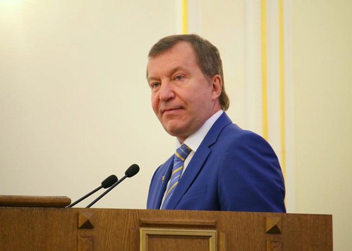 Путин наградил главу КСП Челябинской области Андрея Пшеницына Президент России Владимир Путин отметил труды председателя Контрольно-счетной палаты Челябинской области Андрея Пшеницына. За достигнутые успехи и многолетнюю добросовестную работу он награжден медалью ордена «За заслуги перед Отечеством» II степени. Соответствующий указ опубликован на портале правовой информации. Андрей Пшеницын более 30 лет работает в органах власти Челябинской области. С 1999 года он занимал различные посты в региональном минфине, а в 2010-м возглавил ведомство. Голосовать за канал