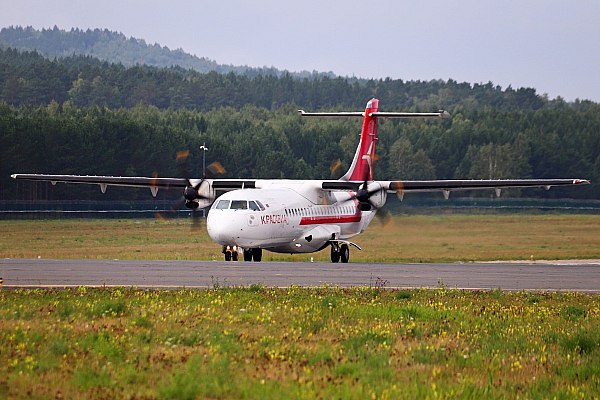 Авиакомпания "КрасАвиа" возобновляет авиарейсы из Улан-Удэ в Горно-Алтайск  Авиакомпания "КрасАвиа" открыла продажу билетов по маршруту Улан-Удэ – Горно-Алтайск – Улан-Удэ на весенне-летний сезон 2025 года. Прямые регулярные рейсы в Горно-Алтайск будут осуществляться на воздушном судне ATR-72 вместимостью до 72 пассажиров. Об этом сообщает AVIA.RU со ссылкой на данные пресс-службы аэропорта "Байкал".  С 26 апреля по 31 мая вылеты будут осуществляться по субботам. С 4 июня частота полетов увеличится до двух раз в неделю: по средам и субботам.  Вылет из Улан-Удэ в 16:40, прилет в Горно-Алтайск в 20:00. Вылет из Горно-Алтайска в 10:50, прилет в Улан-Удэ в 15:50.  aviaru.net/n281737