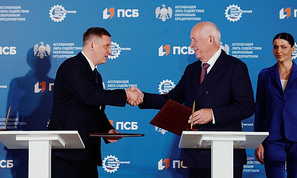 Ростех подписал соглашения с ведущими инженерными вузами и московской школой о подготовке кадров для ОПК На заседании Бюро Союза машиностроителей России Ростех заключил соглашения с БГТУ ВОЕНМЕХ им Д Ф Устинова МГТУ им Н Э Баумана МФТИ и школой 58 Об этом сообщает AVIA RU Совместно с Балтийским государственным техническим университетом ВОЕНМЕХ им Д Ф Устинова Ростех будет развивать перспективные технологии и готовить квалифицированных специалистов для оборонно промышленного комплекса В партнерстве с МГТУ им Н Э Баумана и МФТИ Корпорация займется ранней профориентацией учащихся на базе московской школы 58 Соответствующие документы на заседании Бюро Союза машиностроителей России подписали генеральный директор Госкорпорации Ростех Сергей Чемезов ректор БГТУ ВОЕНМЕХ им Д Ф Устинова Александр Шашурин ректор МГТУ им Н Э Баумана Михаил Гордин ректор МФТИ Дмитрий Ливанов и директор московской школы 58 Дмитрий Топешкин aviaru net n289006